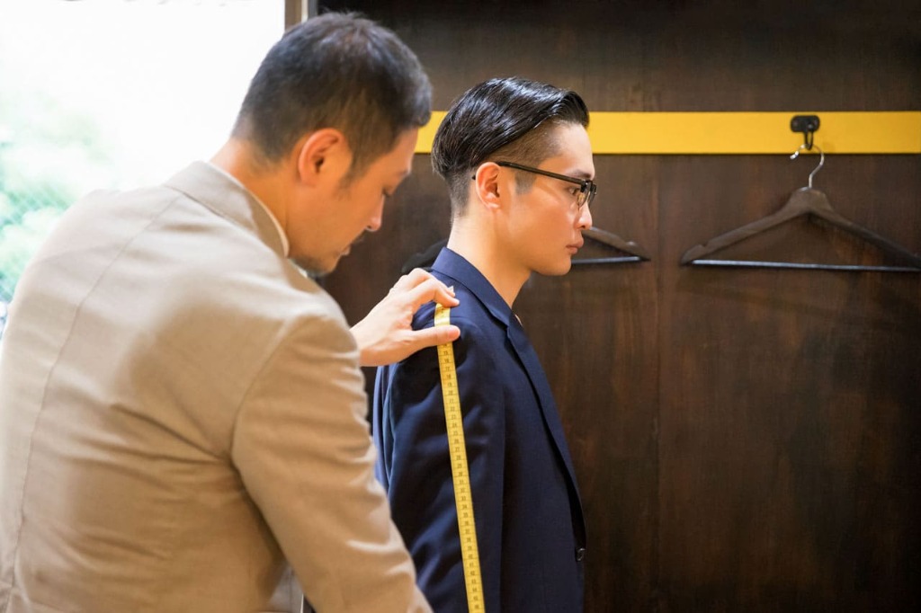 お洒落なオーダースーツを安いお値段で仕立てるなら、名古屋市中区伏見の出張対応も可能な「SORTE（ソルテ）」へ。